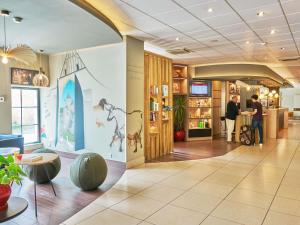 a lobby of a store with two people standing in it at Ibis Sarlat Centre in Sarlat-la-Canéda