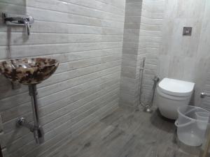 Koupelna v ubytování Hotel Sapna
