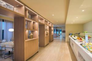 a long hallway with a store with a counter and a restaurant at Meliá Cala Galdana in Cala Galdana