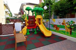 Kawasan permainan kanak-kanak di Hotel Bellerofonte