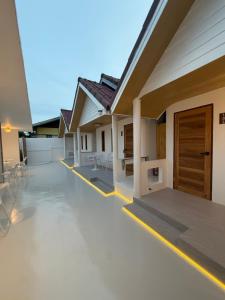 a view of the outside of a house at Albus resort Kohlarn in Ko Larn