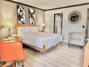 a bedroom with a bed and a desk and a chair at Cascade Lodge Boutique in Bend +61 photos