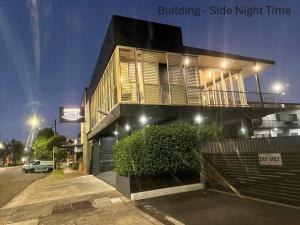 a building on a street at night at Karinga Motel Lismore in Lismore