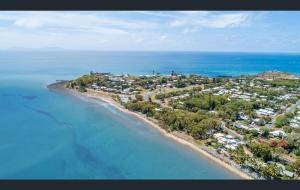 an aerial view of a beach with houses and the ocean at Seaside Breezes with Wi-fi in Slade Point