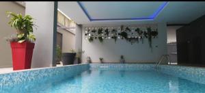 a large swimming pool with a blue tile floor at Résidences Aya in Abidjan