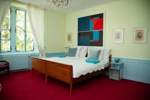 a bedroom with a bed and a painting on the wall at BnB villaSteiner in Birrwil