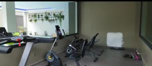 a room with a gym with two exercise bikes at Résidences Aya in Abidjan