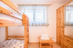 a bedroom with a bunk bed and a bunk bedrocket at Lettnerhof bnb Family Suite 2 in Monguelfo