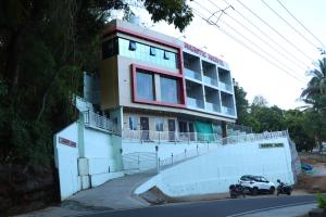 a building with a car parked in front of it at Majestic Marvel in Maraiyūr