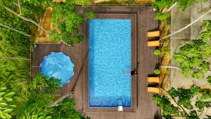 an overhead view of a swimming pool in a resort at Blue Diamond Retreat in Vực Trô +42 photos