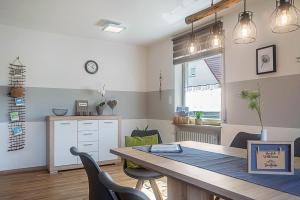 a kitchen and dining room with a table and chairs at Ferienwohnung Dorfliebe in Gerolfingen