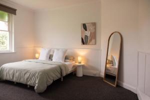 a bedroom with a large bed and a mirror at Yarra Palms in Yarrawonga