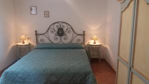 a bedroom with a bed with two lamps on two tables at Agriturismo Sorripe in Montelaterone