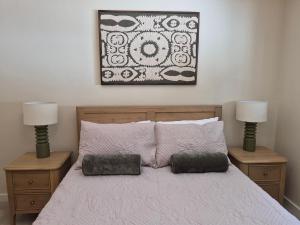 a bedroom with a bed with two lamps on it at Thorn Tree Cottage in Hope +13 photos