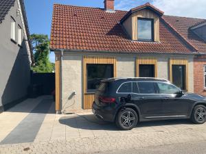 a black car parked in front of a house at Familiehus in Nakskov