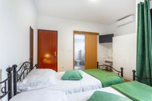 two beds sitting next to each other in a bedroom at Apartment Šterna in Svetvincenat in Svetvinčenat +37 photos