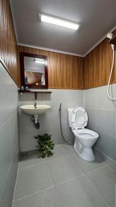 a bathroom with a toilet and a sink at Vanilla Homestay Da Lat in Da Lat