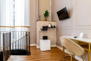 a living room with a desk and a television at Turin Central Cavour in Turin