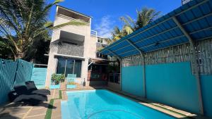 a house with a swimming pool in front of a house at OParadis Albion Grande piscine et plage à deux pas in Albion