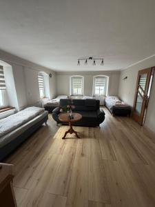 a large living room with a couch and a table at Chata na Karpackiej in Kostrzyca