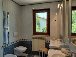 a bathroom with a sink and a toilet and a window at B&B Piazza Marconi in Castelpizzuto +6 photos