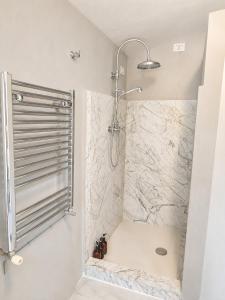 a bathroom with a shower with a tub at Wisteria Lodge by Veneto Villa in Albignasego +15 photos