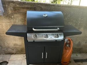 a black grill sitting on top of a table at Apartman Miriam in Opatija