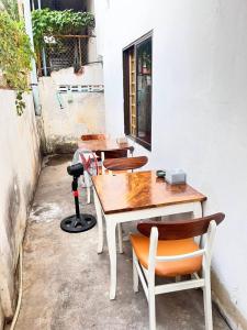 a row of tables and chairs in a restaurant at Home Frog Guesthouse in Phnom Penh +30 photos