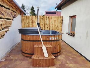 a hot tub on a patio with two baseball bats at Chalupa u dvou žab in Janov