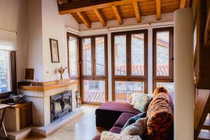a living room with a couch and a fireplace at Apartamentos Nevandi in Pido