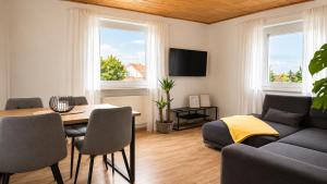 a living room with a couch and a table at Wohnung für 4 Personen, 2 Schlafzimmer, Küche, Wlan in Großostheim
