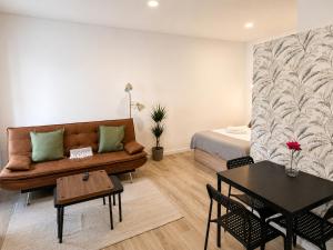 a living room with a couch and a bed at Casa Nº9 - Vila d'Óbidos in Óbidos