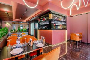 a restaurant with orange chairs and a bar at Ouro Rossio Hotel in Lisbon