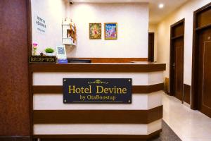 a hotel reception desk in a hotel lobby at Hotel Devine Opp Jubilee Walk Mall & Near Gurdwara Sohana in Sohāna