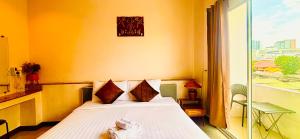 a bedroom with a bed with towels on it at Ree- Riverside hotel in Bangkok