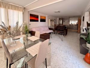a living room with a table and a dining room at Pasión Junto al mar in Calpe