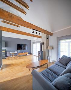 a living room with a couch and a table at LR10 Dom Wakacyjny in Lubogoszcz