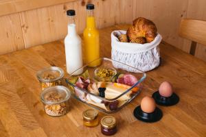 a table with a plate of food and bottles of milk at NaturResort Steinwald in Krummennaab +68 photos