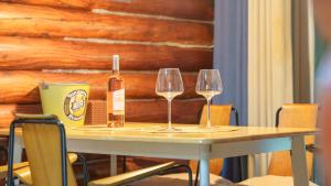 a table with two glasses and a bottle of wine at Pocheon Arumdri Pension in Pocheon