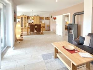 a living room with a couch and a table at Spreedeich in Werben
