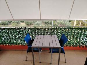 a table and chairs in a room with a view at B&B Dimora Elmara in San Salvo