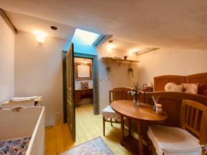 a room with a table and a dining room at Rózsilak in Balatonfüred
