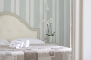 Postel nebo postele na pokoji v ubytování Gruppo Luxe Domus Vigevano