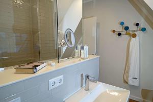 a bathroom with a sink and a mirror at An der See in Dranske +13 photos