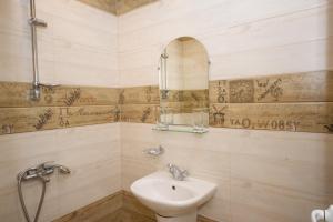 A bathroom at Guest House Amore
