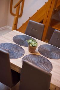 a wooden table with four blue plates on it at Chata Victory in Rajnochovice +2 photos