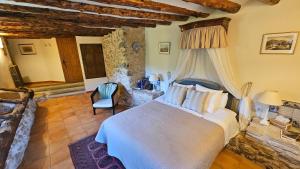 a bedroom with a large bed in a room at Hotel Mas de la Serra in Fuentespalda