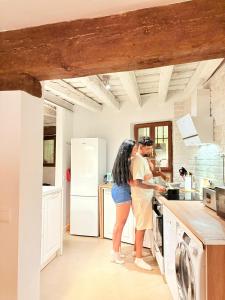 two people standing in a kitchen preparing food at Casa Chía in Arenas de San Pedro +13 photos