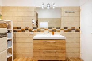 a bathroom with a sink and a shower at Casa Teide, disfruta de el atardecer en tu gran terraza privada in Icod de los Vinos +30 photos