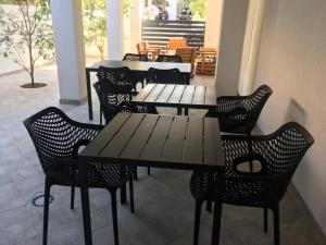 a group of tables and chairs in a restaurant at Zimmer Katarina in Vodice
